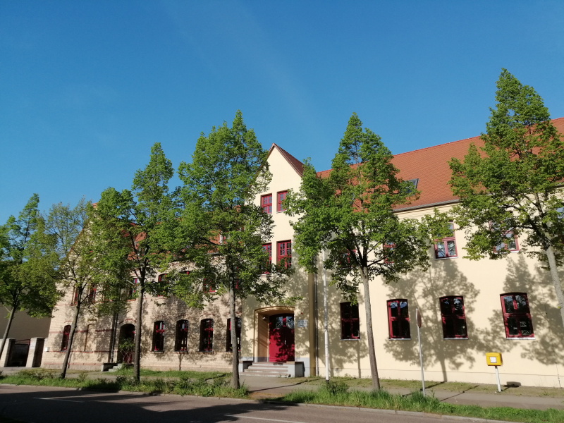 foto_schule_strassenseite.jpg